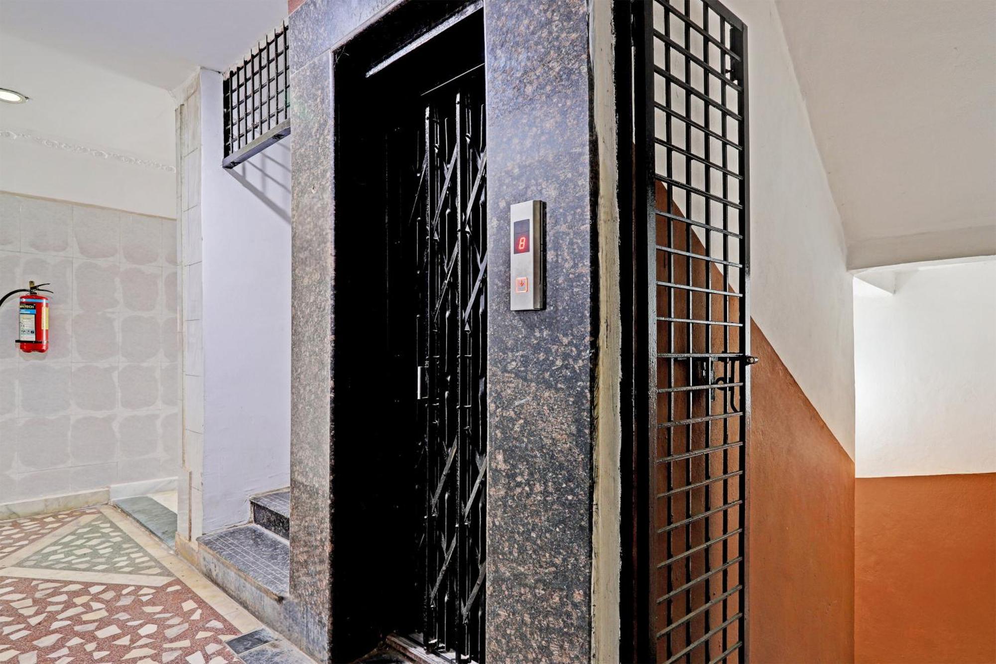 OYO 29087 Hotel Golden Pride Shamshabad Buitenkant foto