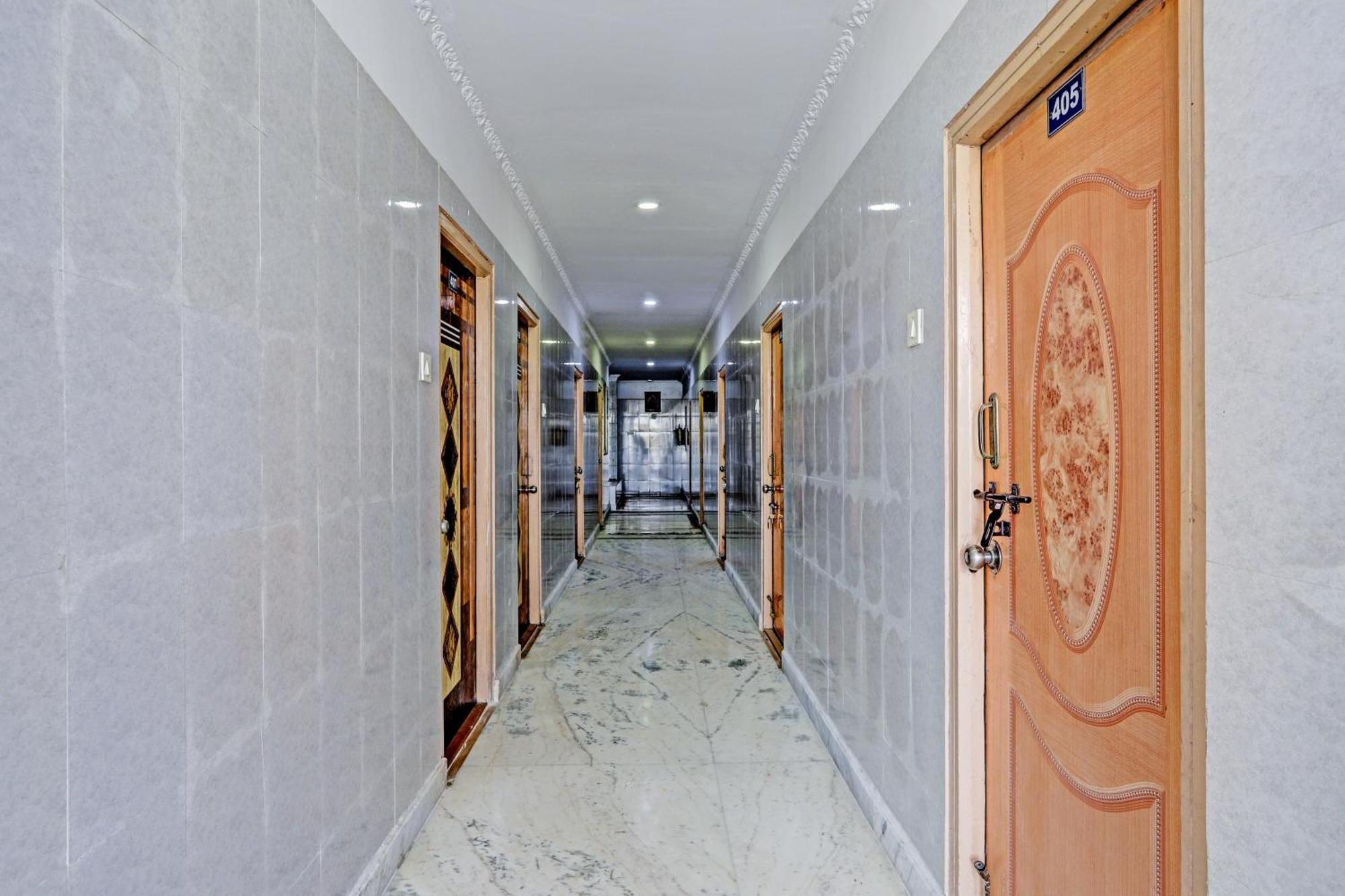 OYO 29087 Hotel Golden Pride Shamshabad Buitenkant foto
