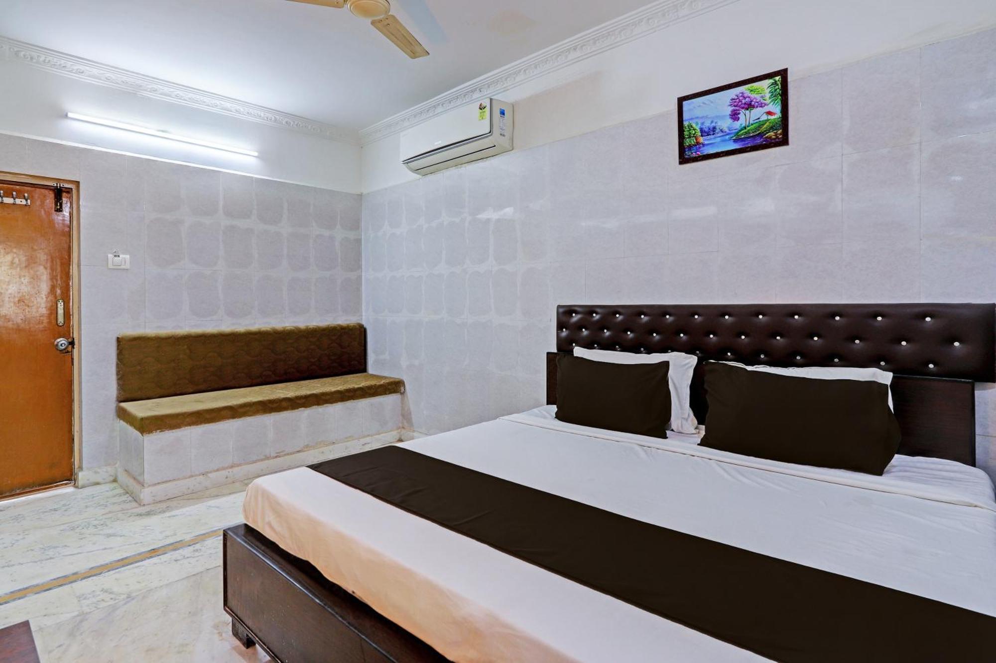 OYO 29087 Hotel Golden Pride Shamshabad Buitenkant foto