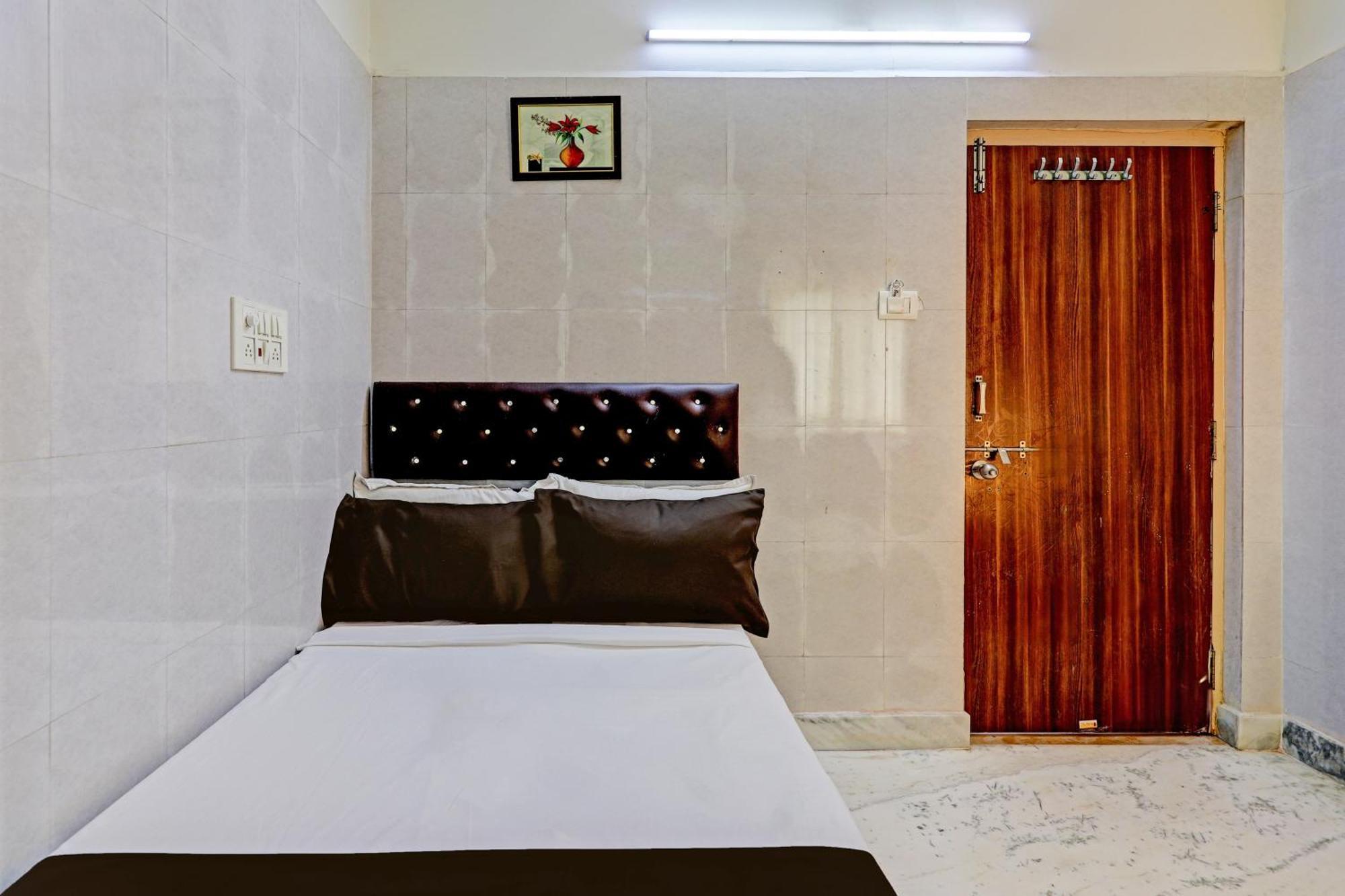 OYO 29087 Hotel Golden Pride Shamshabad Buitenkant foto
