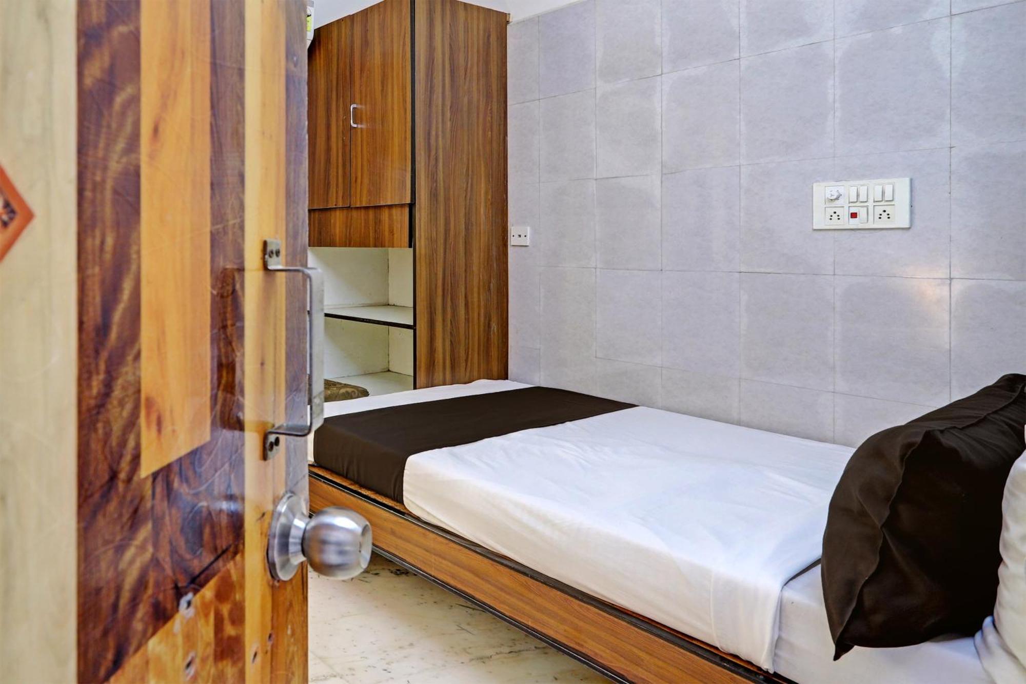 OYO 29087 Hotel Golden Pride Shamshabad Buitenkant foto