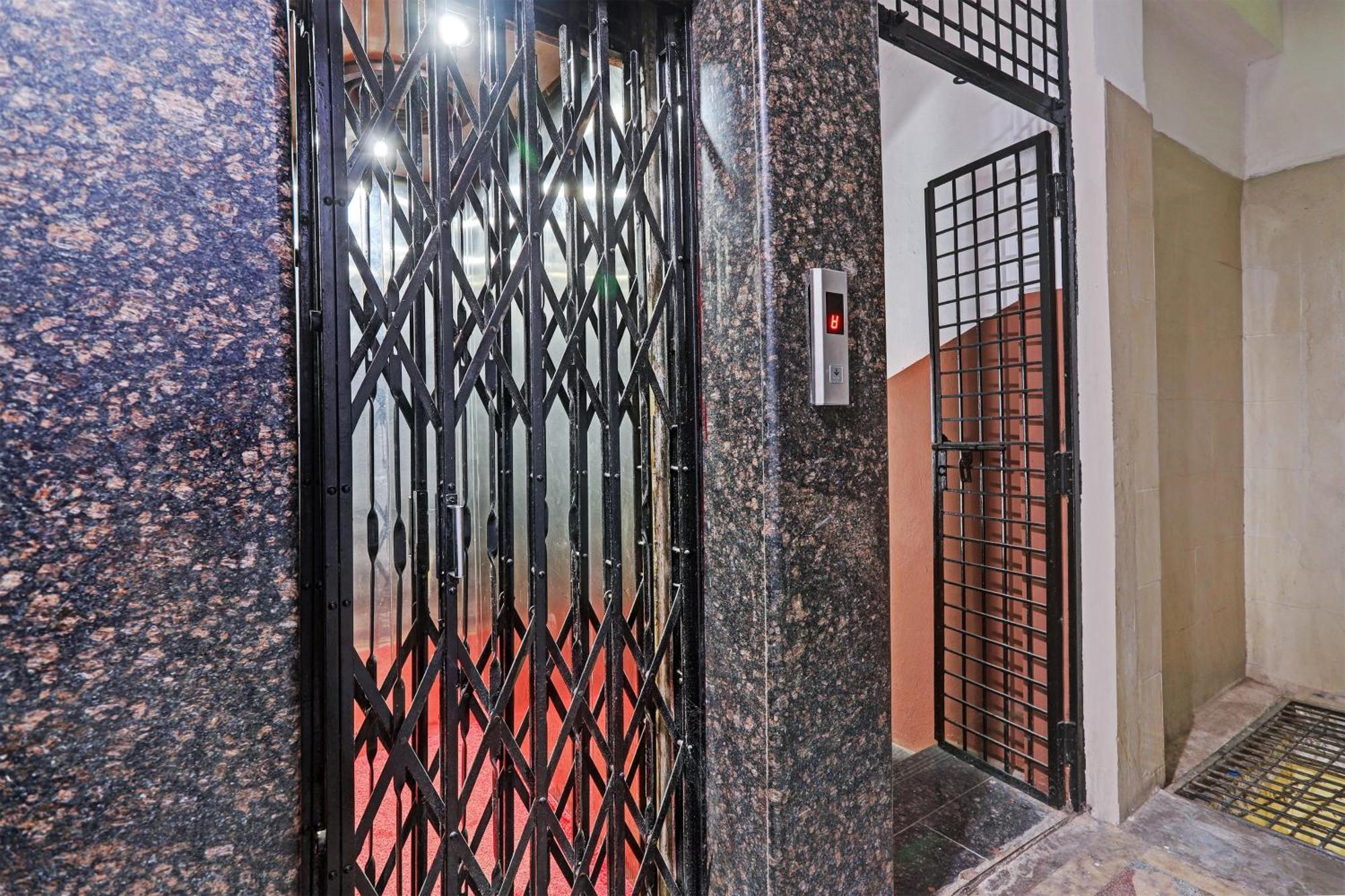 OYO 29087 Hotel Golden Pride Shamshabad Buitenkant foto