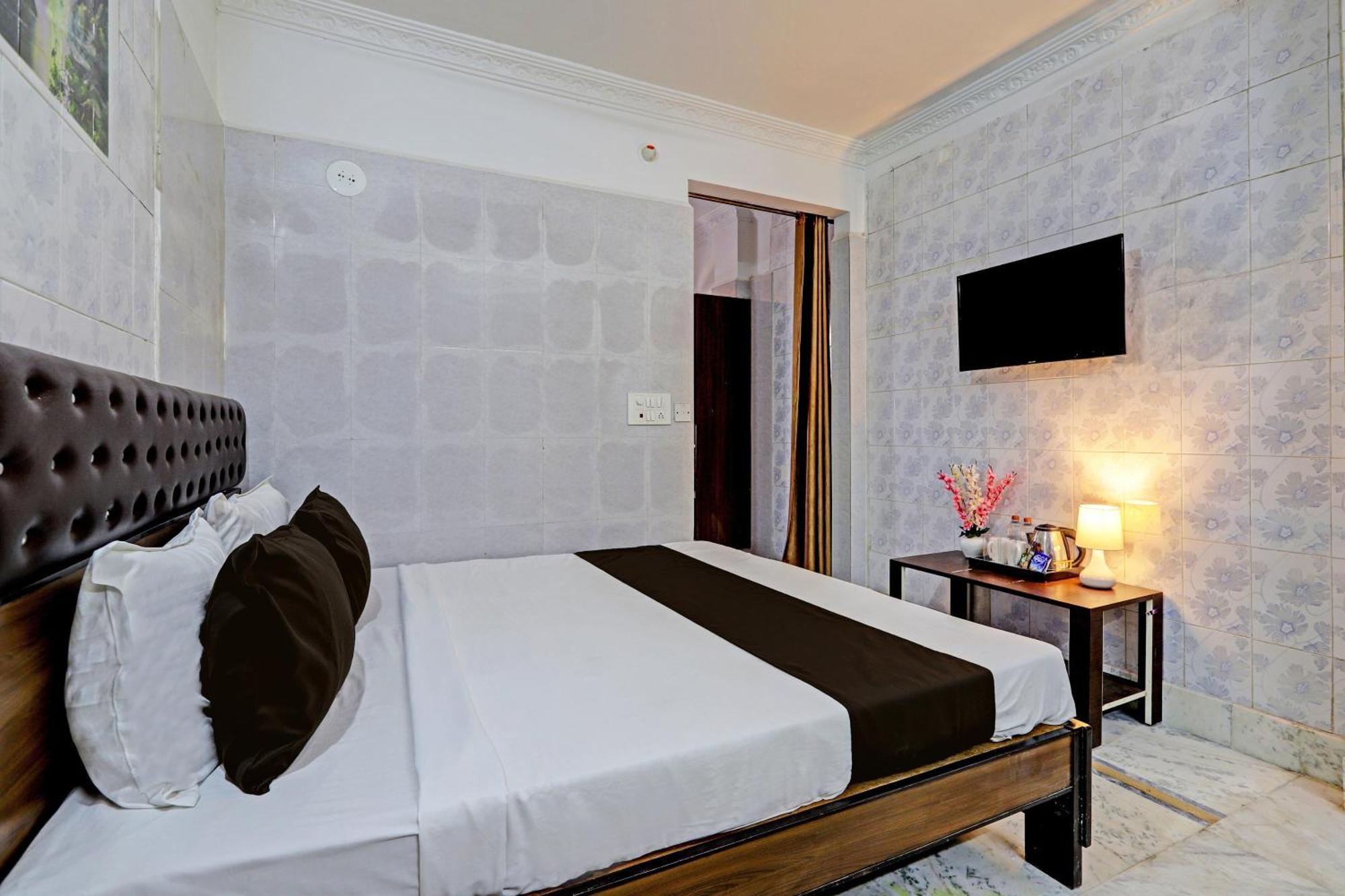OYO 29087 Hotel Golden Pride Shamshabad Buitenkant foto
